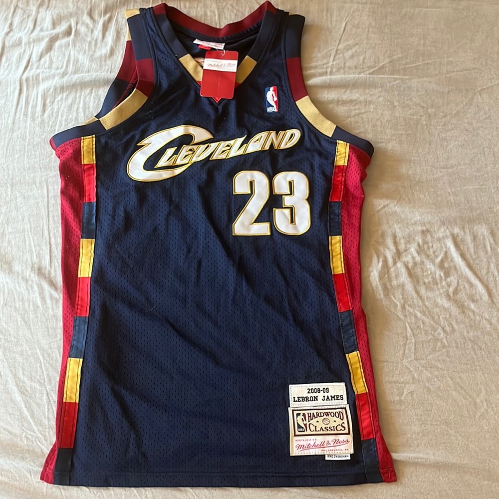 Mitchell & Ness Cleveland Cavs Lebron James 2008 Swingman jersey size M
